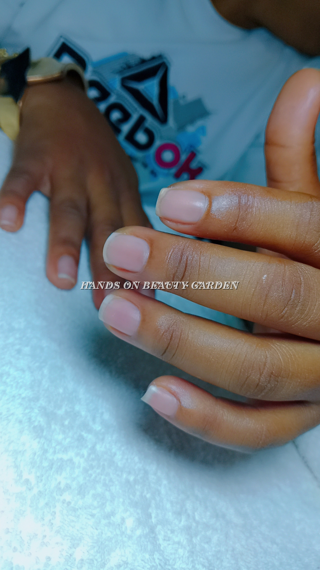 Natural nails cleaning
